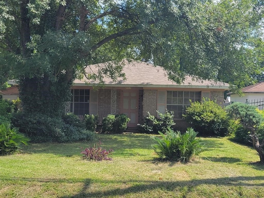 4302 Oxford St, Houston, TX 77022 - photo 1
