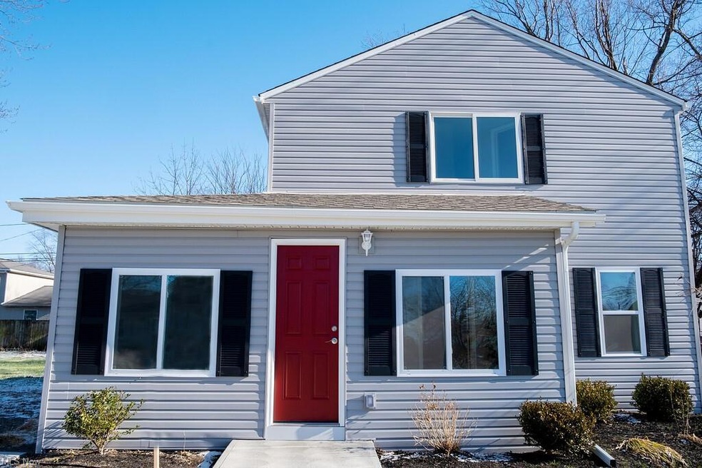 671 Hollywood Ave, Sheffield Lake, OH 44054 - photo 1