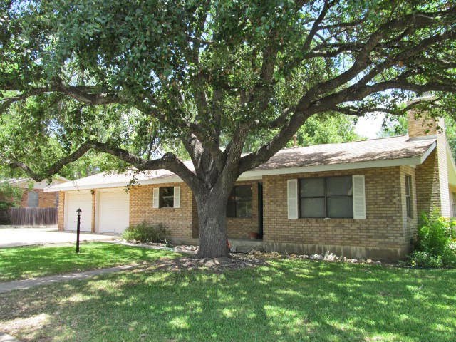 202 Crestwood Dr, Fredericksburg, TX 78624 - photo 1