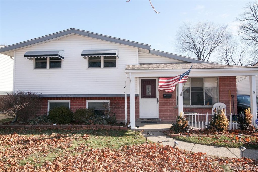 30832 J Carls St, Roseville, MI 48066 - photo 1