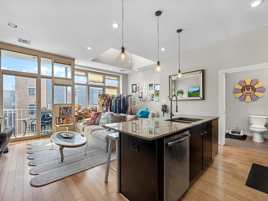 1406 Columbus St unit 303, Houston, TX 77019 - photo 1