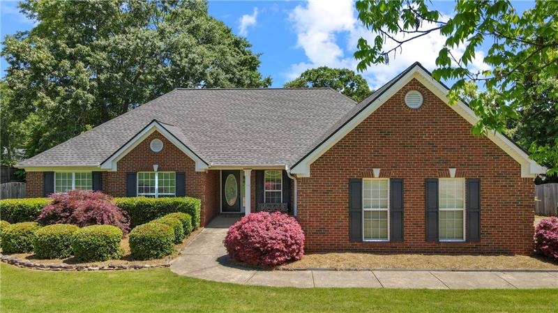 415 Camden Dr, Winder, GA 30680 - photo 1