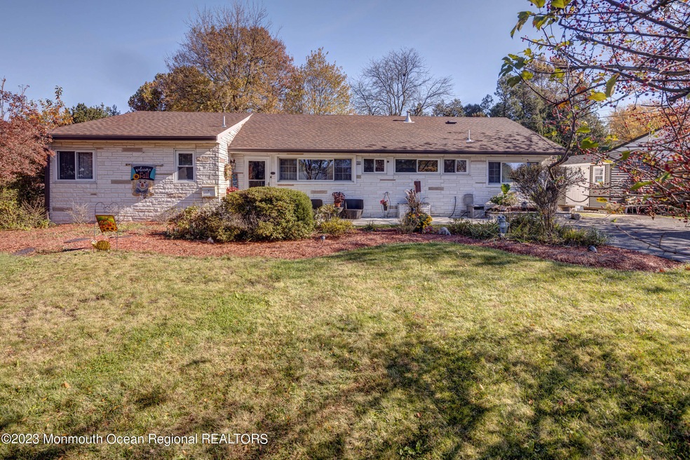 01_House Front