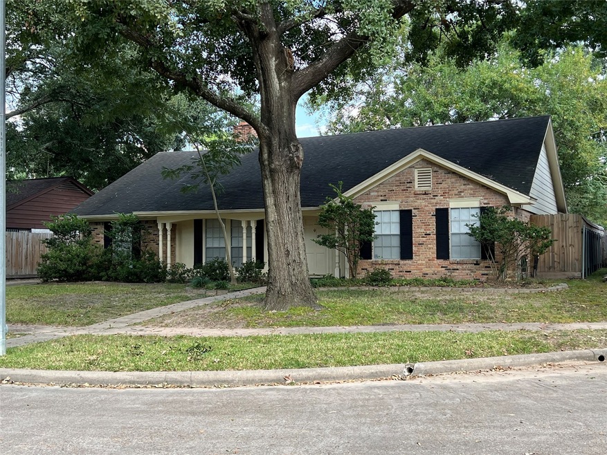 4610 Chantilly Cir, Houston, TX 77018 - photo 1