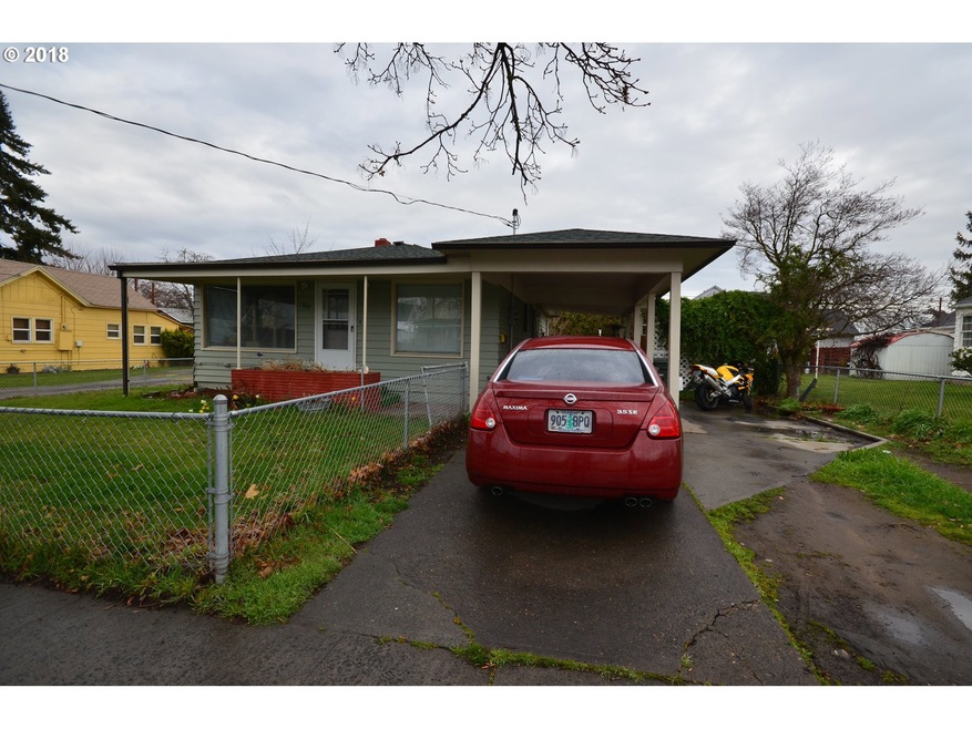 909 W 9th St, the Dalles, OR 97058 - photo 1