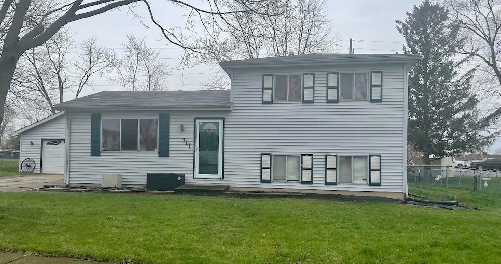 711 Shawnee Ct, Lowell, IN 46356 - photo 1