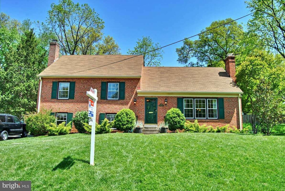 1038 Dalebrook Dr, Alexandria, VA 22308 - photo 1