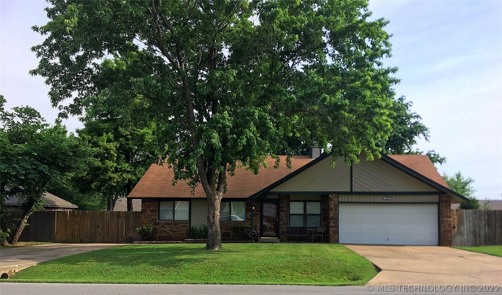 Welcome to this beautiful home located in Sunrise