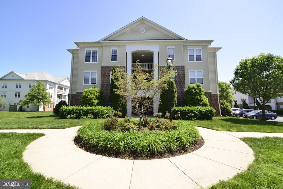 42496 Mayflower Terrace unit 202, Ashburn, VA 20148 - photo 1