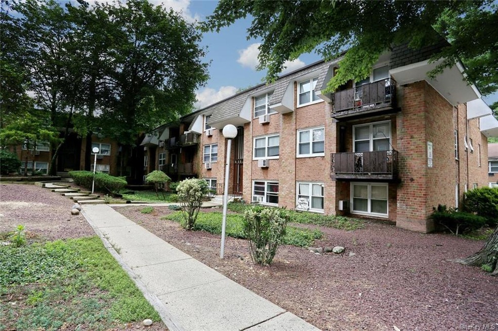 180 Kearsing Pkwy unit A, Monsey, NY 10952 - photo 1