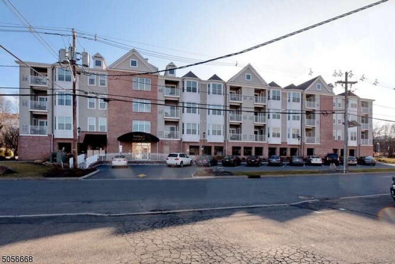 515 Bushes Ln, Elmwood Park, NJ 07407 - photo 1