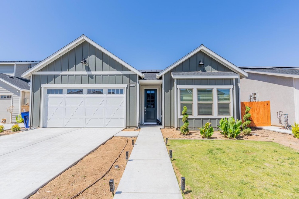 6954 E Garland Ave, Fresno, CA 93727 - photo 1