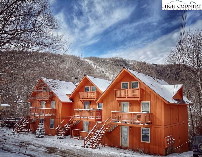 Only 6 Units in Complex !  Make this one yours!!!