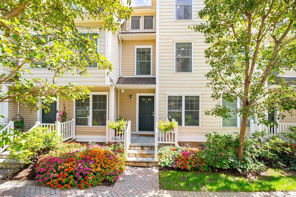 Sold $725,000 • Co-Listing Agent