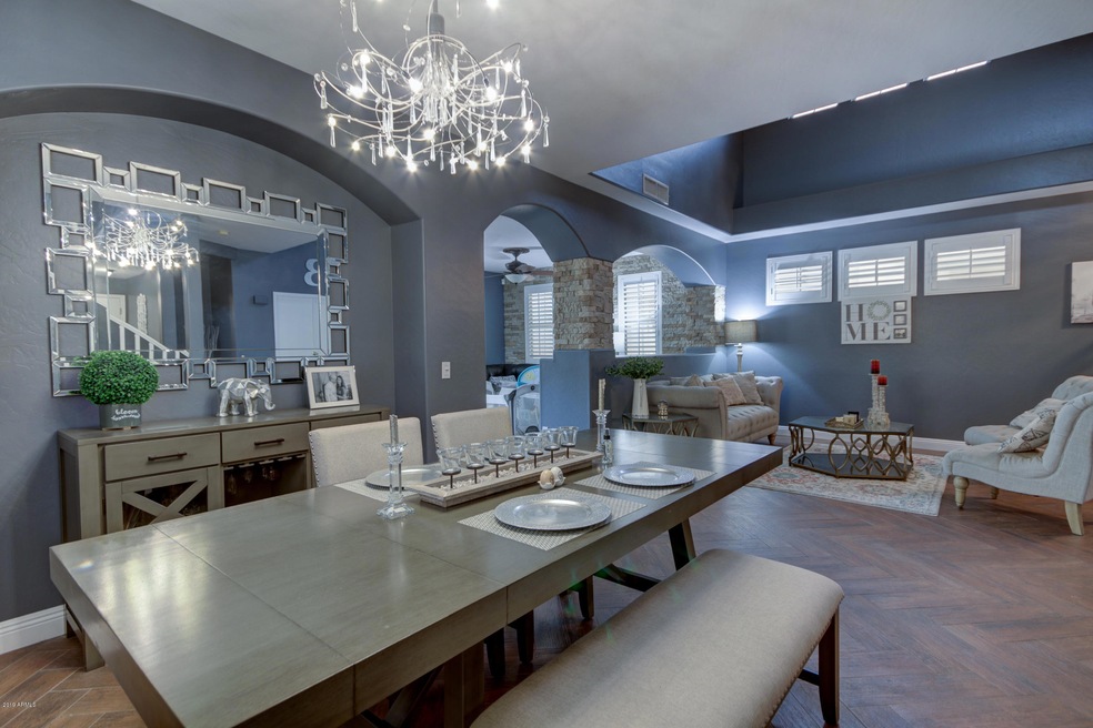 110 W Mountain Sage Dr-10