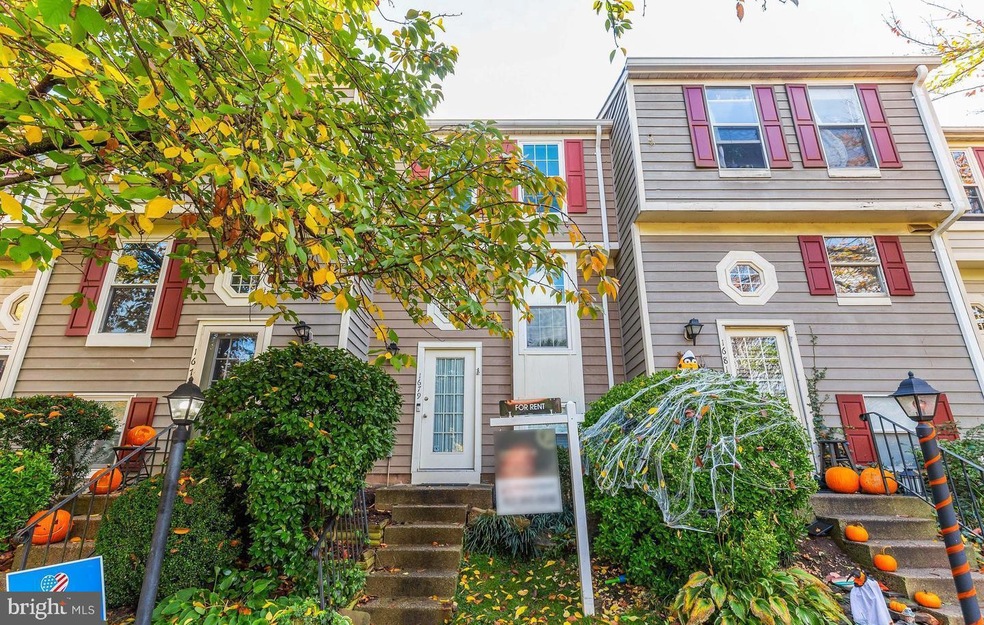 1679 Fieldthorn Dr, Reston, VA 20194 - photo 1