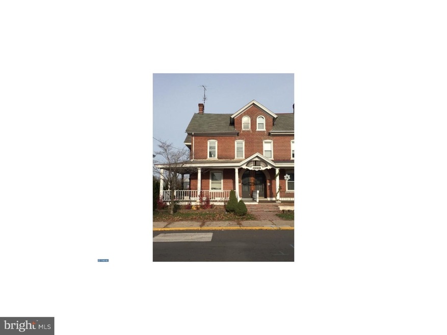 319 W Broad St, Telford, PA 18969 - photo 1