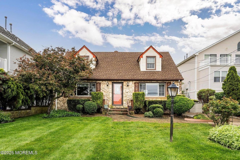 Sold $1,100,000 • Co-Listing Agent