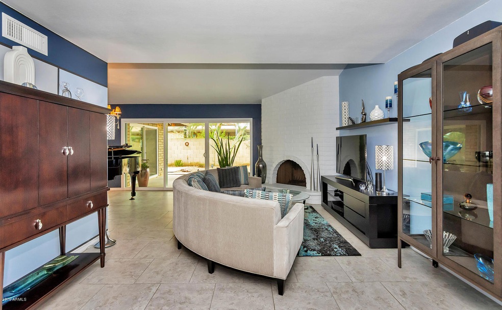 7335 N 11th St-large-003-5-Main Living A