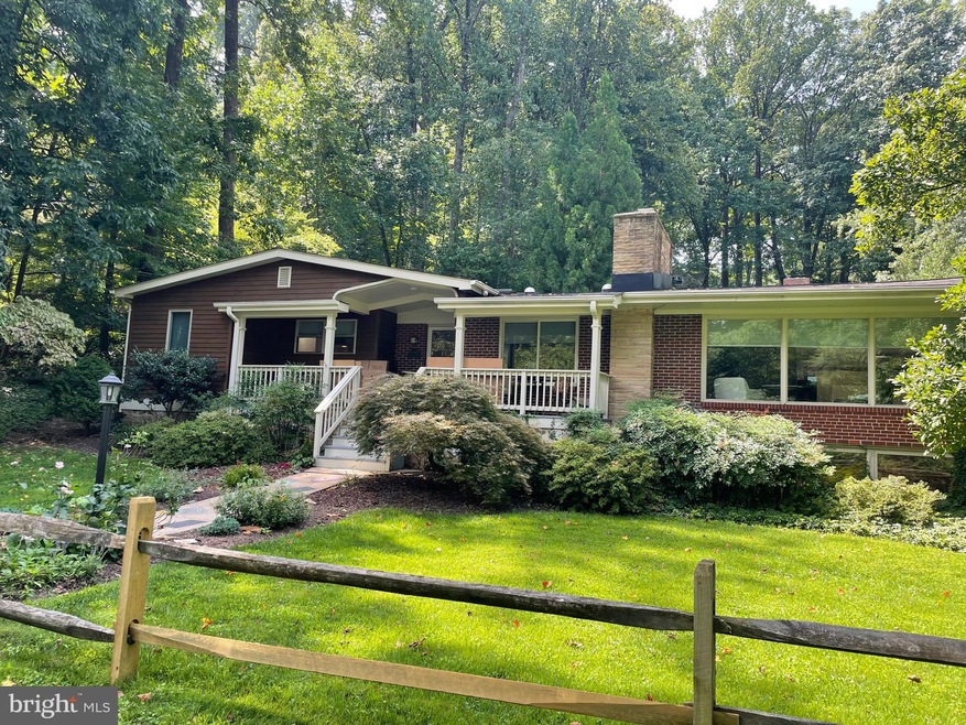 6361 Lakeview Dr, Falls Church, VA 22041 - photo 1