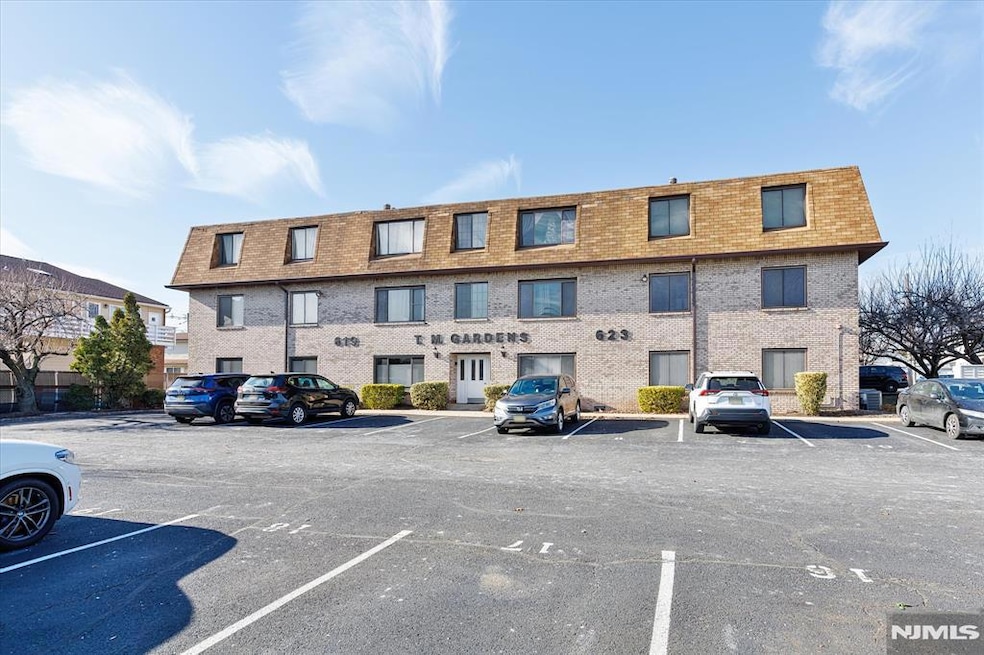 623 Schuyler Ave unit 104, Lyndhurst, NJ 07071 - photo 1