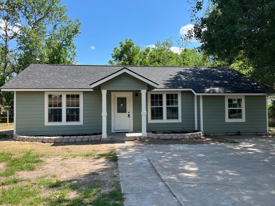 3106 10th St, Bay City, TX 77414 - photo 1