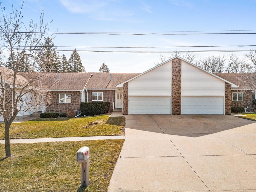 2916 W 4th St, Cedar Falls, IA 50613 - photo 1