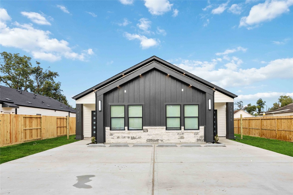 Picture of 7811; identical exterior paint.