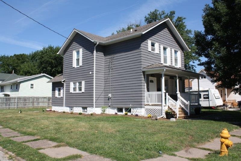 2104 N Fillmore St, Davenport, IA 52804 - photo 1