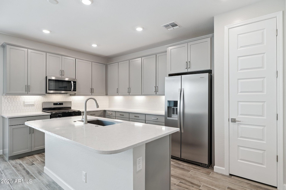 21013 N 58th Place, Phoenix, AZ 85054 - photo 1