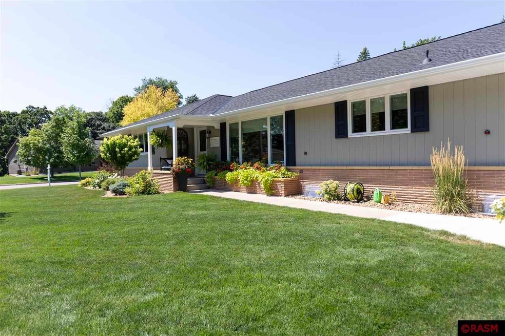 53 Roslyn Rd, New Ulm, MN 56073 - photo 1