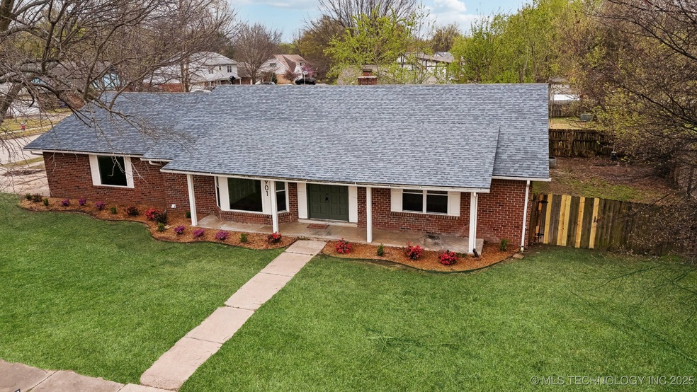 1901 W Indianola St, Broken Arrow, OK 74012 - photo 1