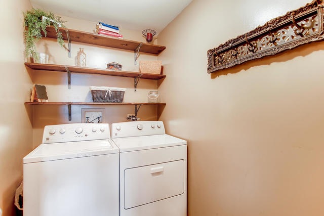 980 N Commonwealth Ave, Aurora, IL 60506 - photo 1