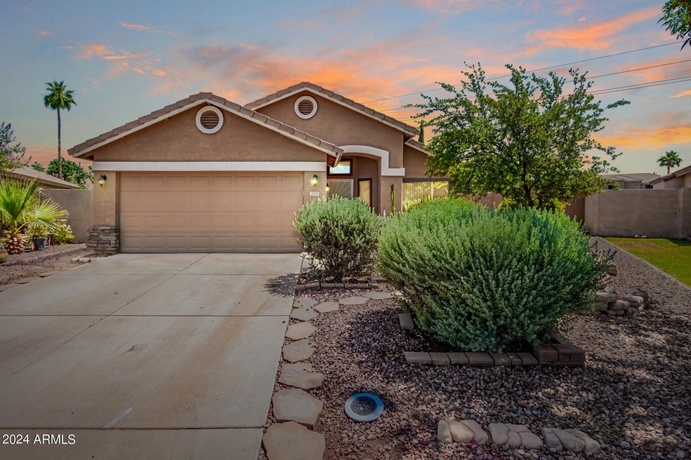 533 N Joshua Tree Ln, Gilbert, AZ 85234 - photo 1