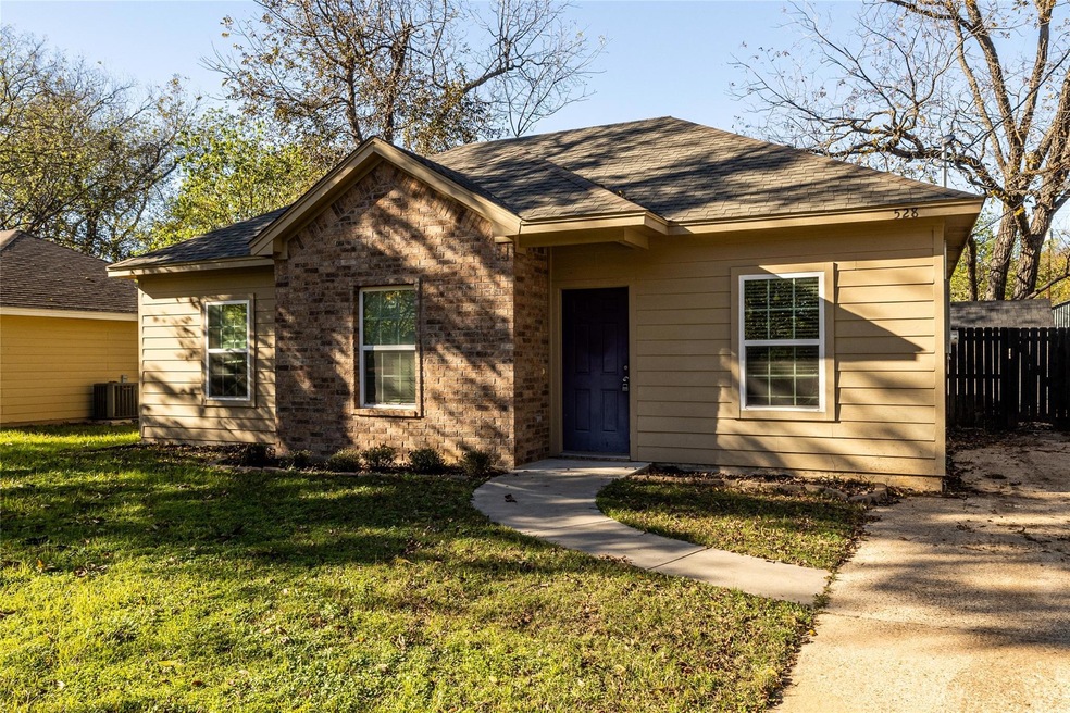 528 W Heard St, Cleburne, TX 76033 - photo 1