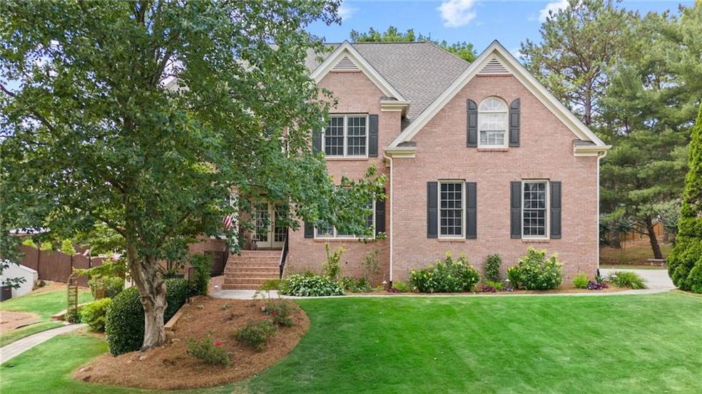 View of front of home featuring a front lawn
