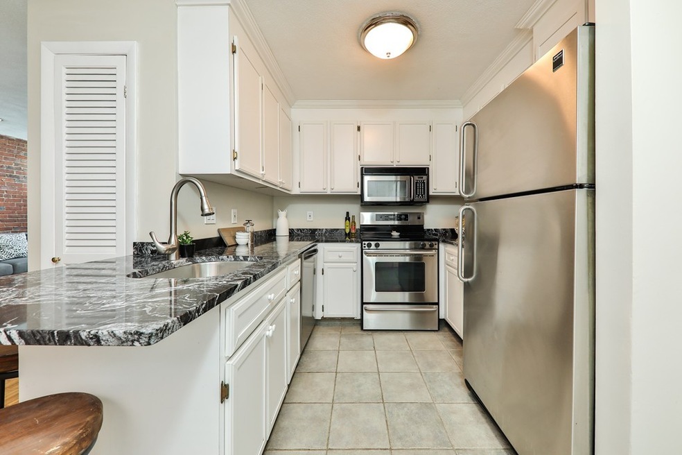 426 Hanover St unit 11, Boston, MA 02113 - photo 1