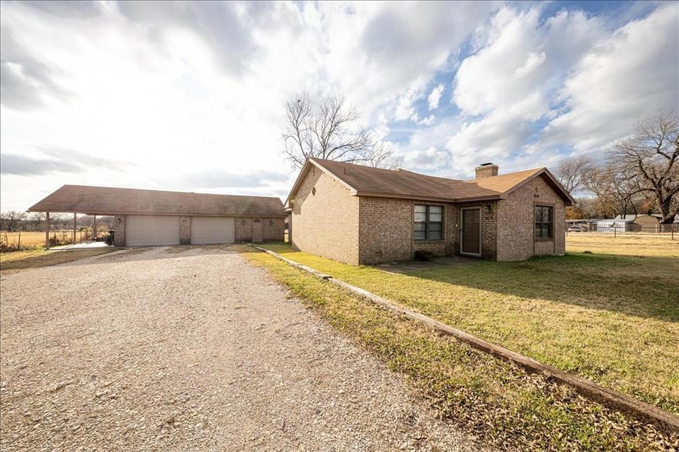 2618 Tin Top Rd, Weatherford, TX 76087 - photo 1