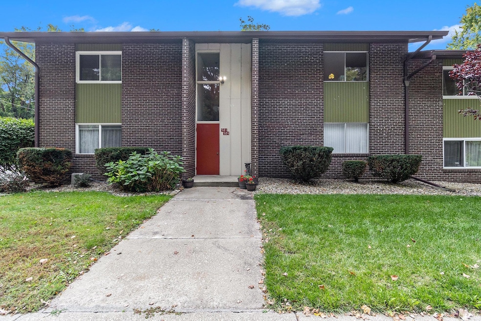 2500 Topsfield #922 Rd, South Bend, IN 46614 - photo 1