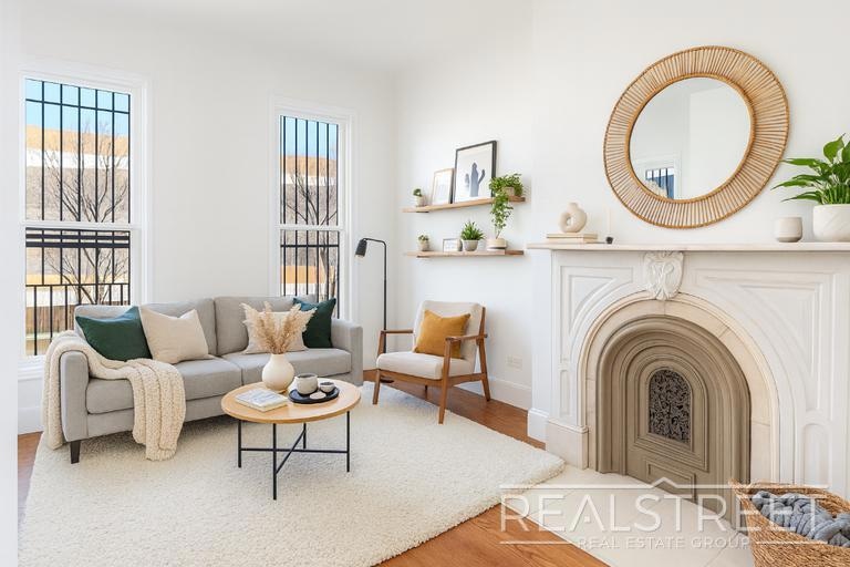 542 Willoughby Ave unit 1, Brooklyn, NY 11206 - photo 1