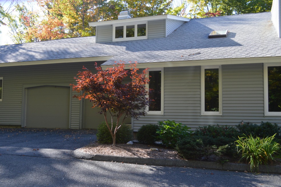 29 Wexford Ct unit 5-5, Lenox, MA 01240 - photo 1