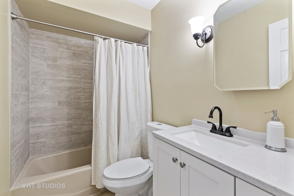 533 Skyline Dr, Algonquin, IL 60102 - photo 1