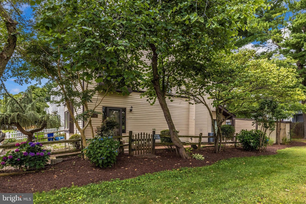 17524 Hoskinson Rd, Poolesville, MD 20837 - photo 1