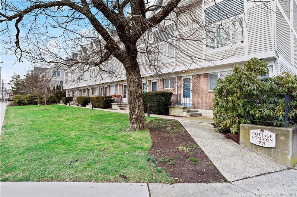 Cottage Common complex in sought after East Norwal