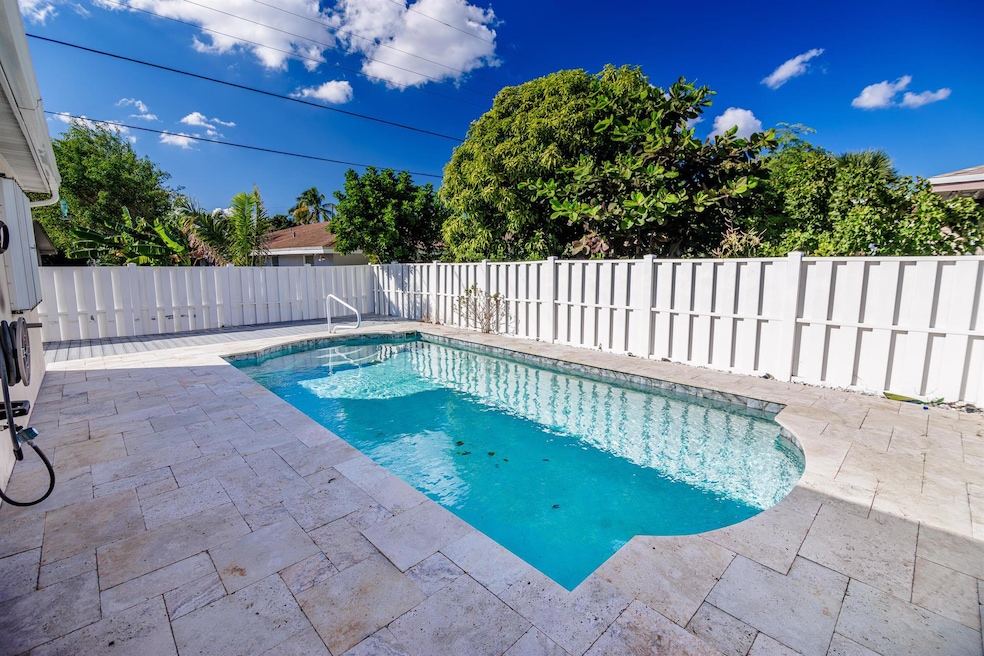 527 W Jasmine Dr, Lake Park, FL 33403 - photo 1