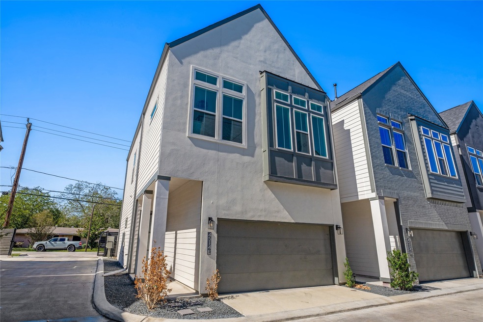 4514 Old Yale St unit E, Houston, TX 77018 - photo 1