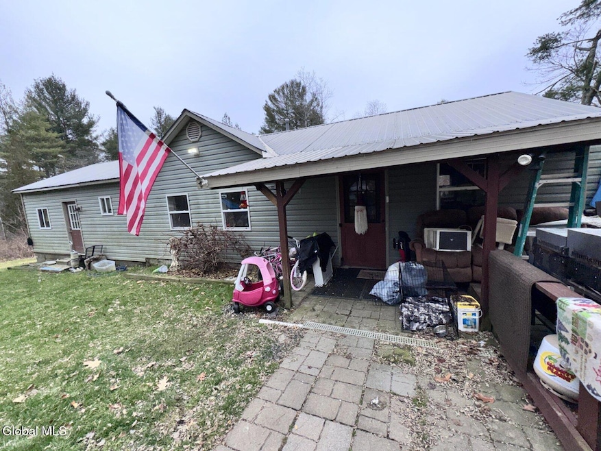 1427 North Rd, Amsterdam, NY 12010 - photo 1