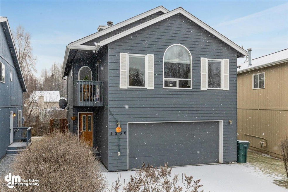 01-Exterior Front 20201106-DW-0518