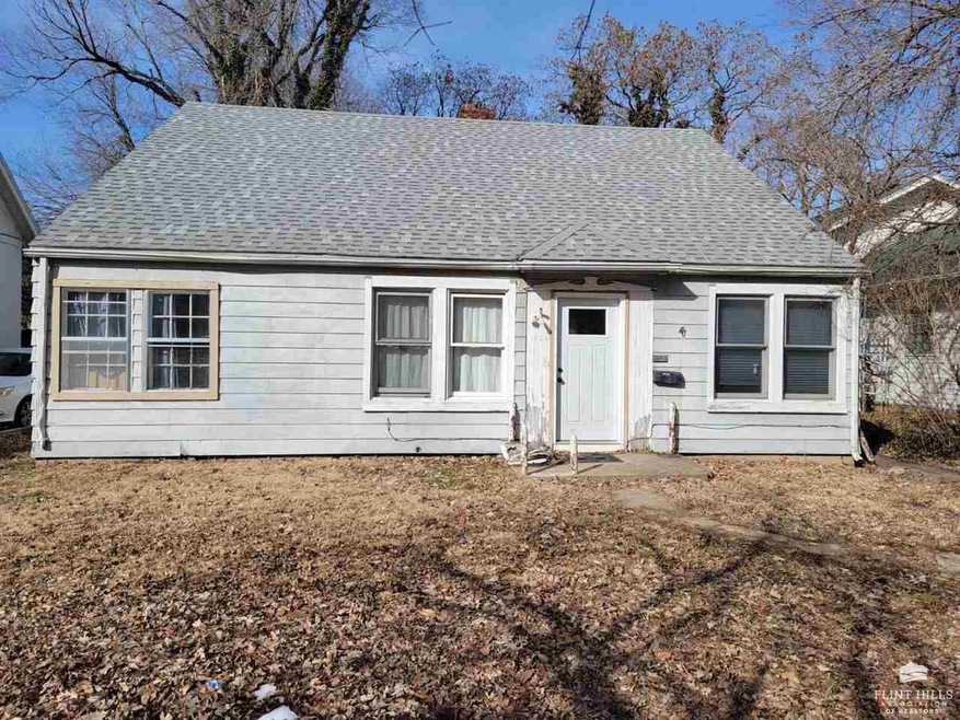 1604 Pierre St, Manhattan, KS 66502 - photo 1