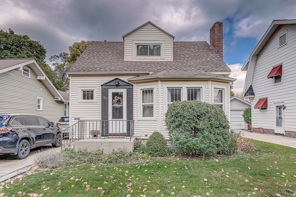 1128 Woodward Ave, Elkhart, IN 46514 - photo 1